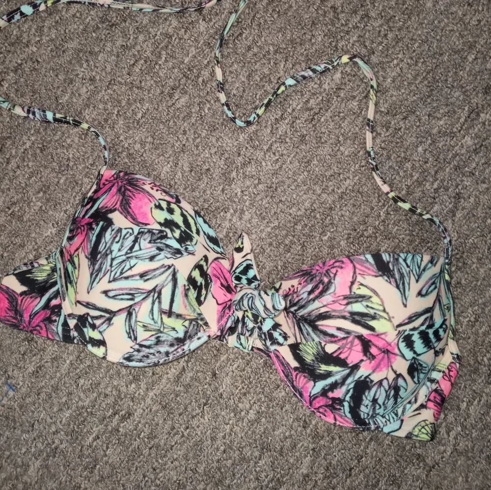 Xhilaration colorful tropical floral print bikini top with underwire size Medium